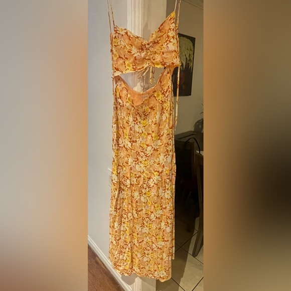 Super cute! Like new and never wore it! - Picture 4 of 5